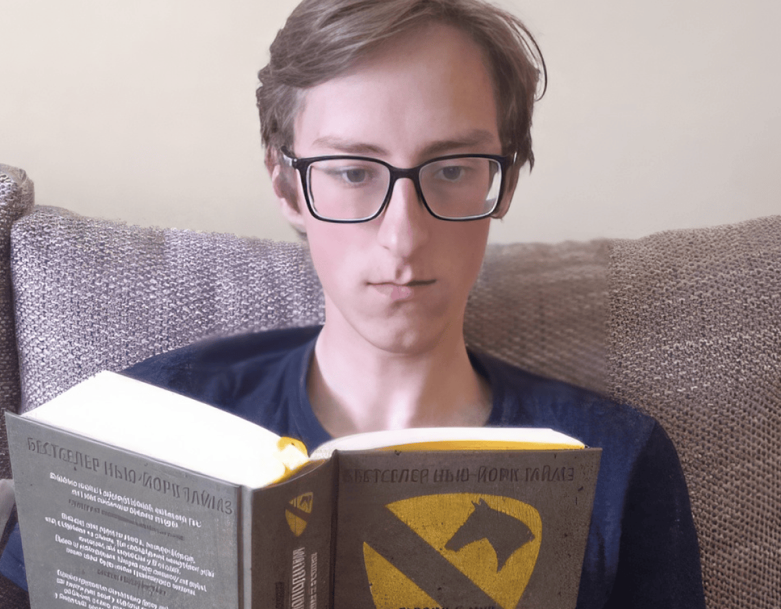 Артем читає нову книгу